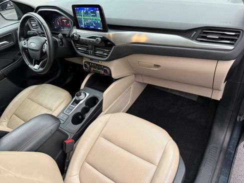 Used 2022 Ford Escape Titanium FWD image 16