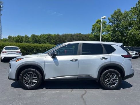Used 2024 Nissan Rogue S FWD image 12