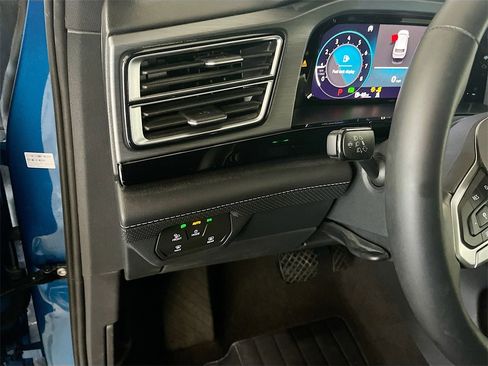 Used 2024 Volkswagen Atlas Cross Sport SE w/ Panoramic Sunroof Package image 10