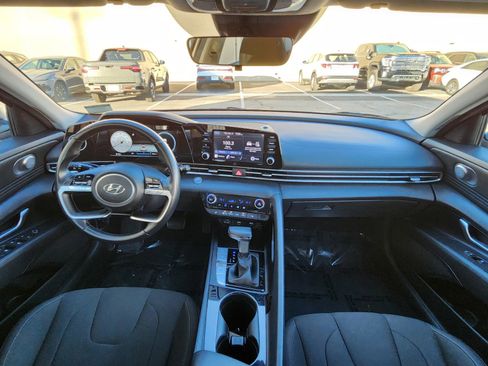 Certified 2022 Hyundai Elantra SEL w/ Convenience Package image 30