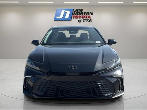 Used 2025 Toyota Camry SE w/ Convenience Package FWD image 2