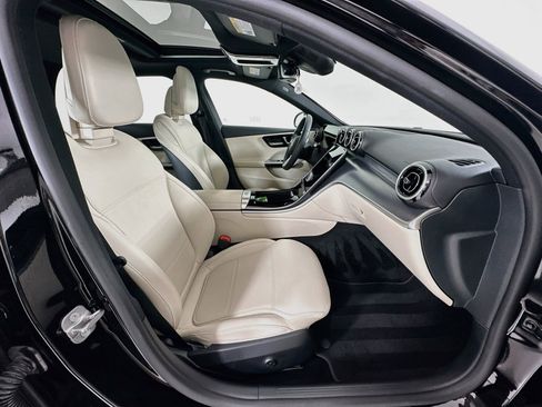 Used 2025 Mercedes-Benz C 300 Sedan image 29