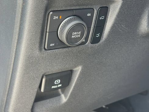 Used 2025 Ford Expedition Active AWD/4WD image 23