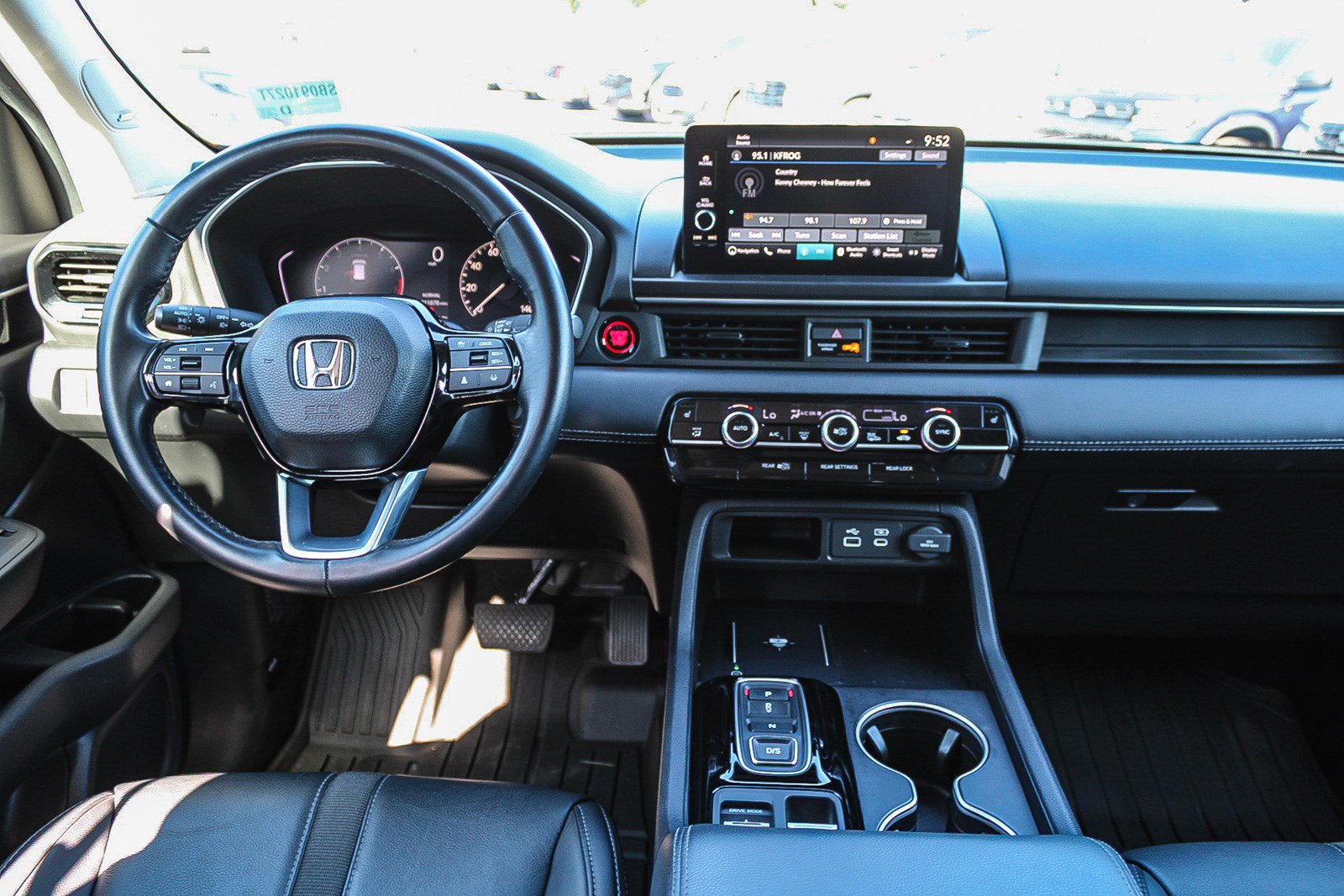 Used 2025 Honda Pilot Touring image 14