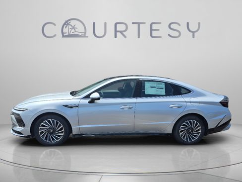 New 2026 Hyundai Sonata SEL FWD image 2
