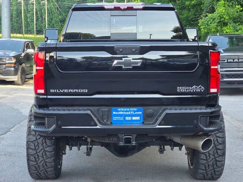 Used 2024 Chevrolet Silverado 2500 High Country w/ Technology Package AWD/4WD image 6