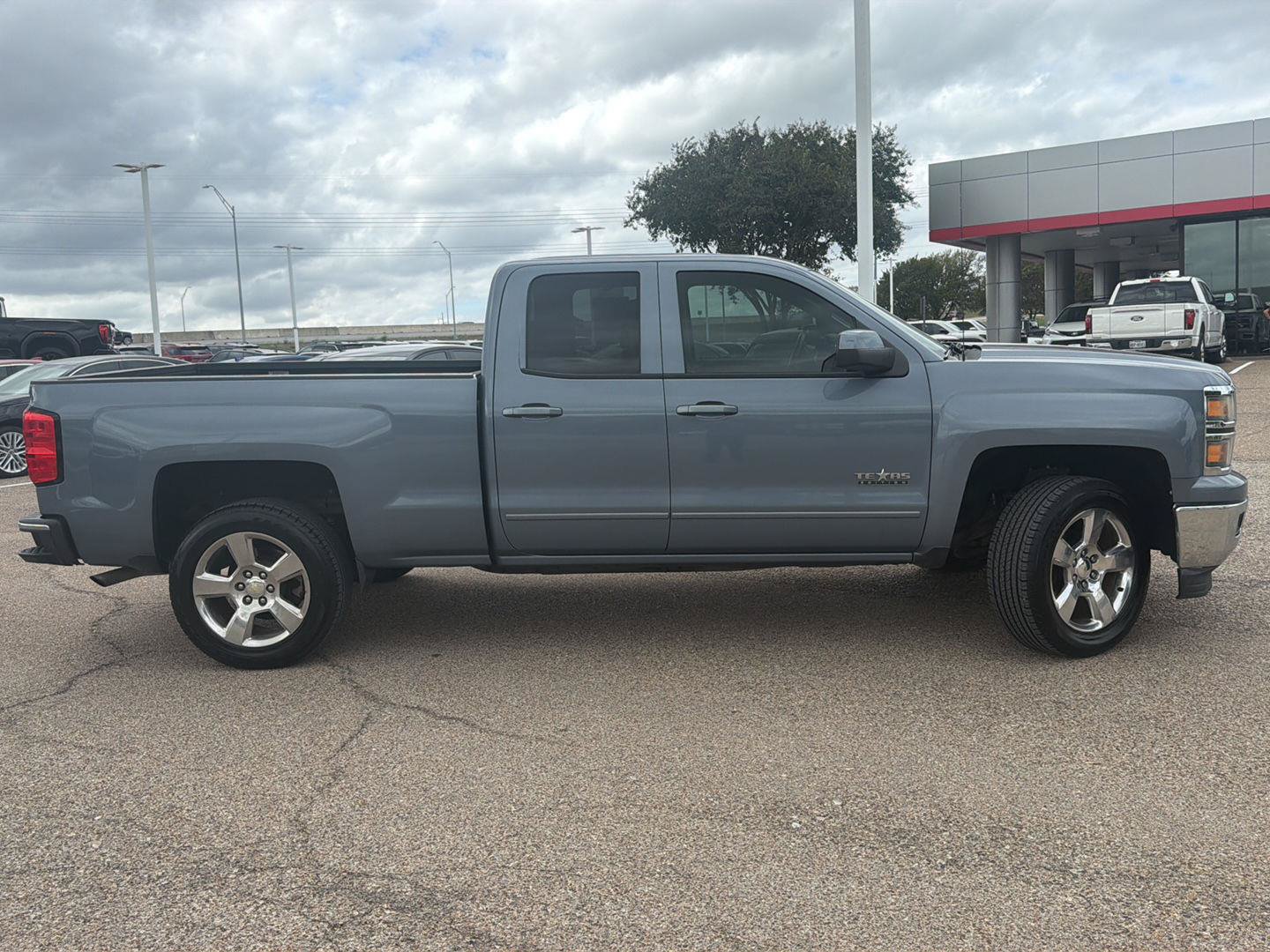 Used 2015 Chevrolet Silverado 1500 LT w/ Texas Edition, 1LT Trim RWD image 2