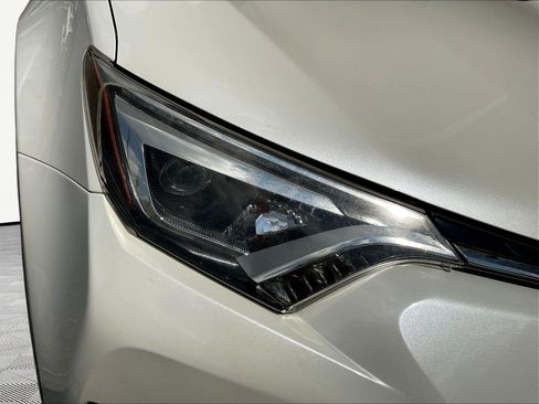 Used 2018 Toyota RAV4 Limited w/ Advanced Technology Package AWD/4WD image 32