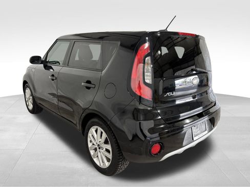 Used 2019 Kia Soul + image 8