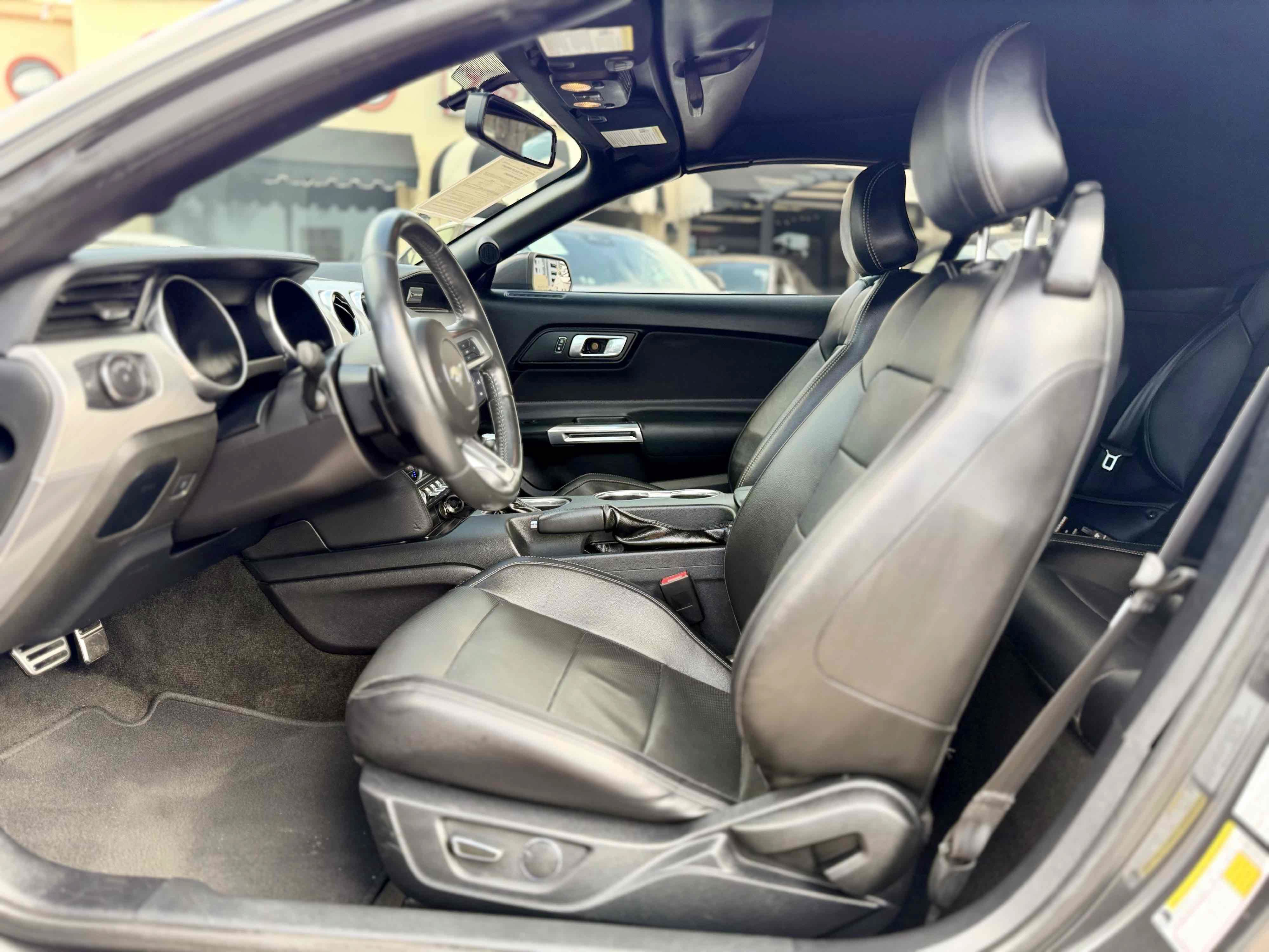 Used 2018 Ford Mustang Premium RWD image 27