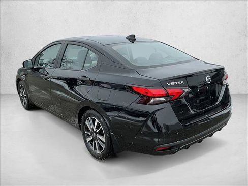 Used 2022 Nissan Versa SV image 7