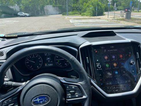 Used 2024 Subaru Ascent Touring w/ Popular Package #2 AWD/4WD image 9