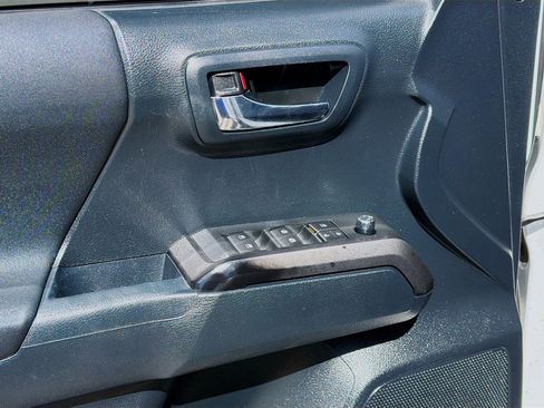 Used 2016 Toyota Tacoma TRD Sport w/ Premium & Technology Package image 16