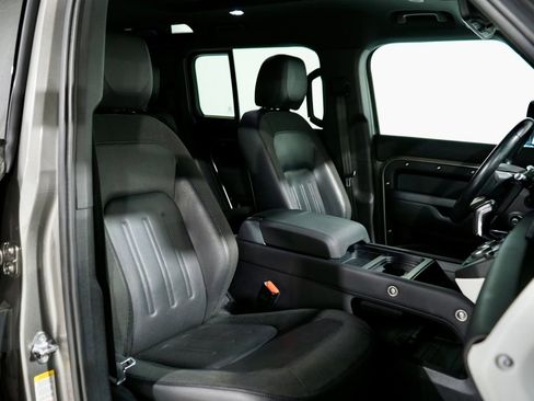 Used 2021 Land Rover Defender 110 SE image 24