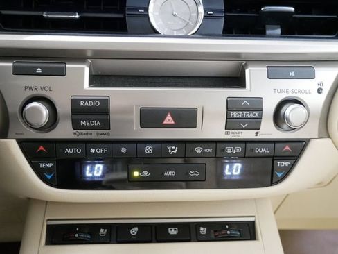 Used 2014 Lexus ES 350 w/ Luxury Package FWD image 20