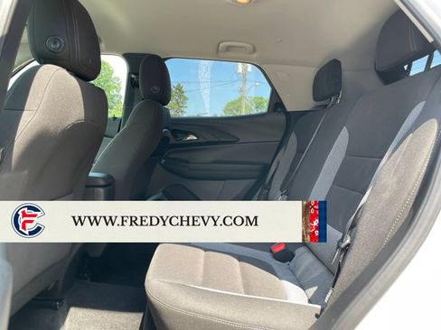 Used 2025 Chevrolet TrailBlazer LT AWD/4WD image 19