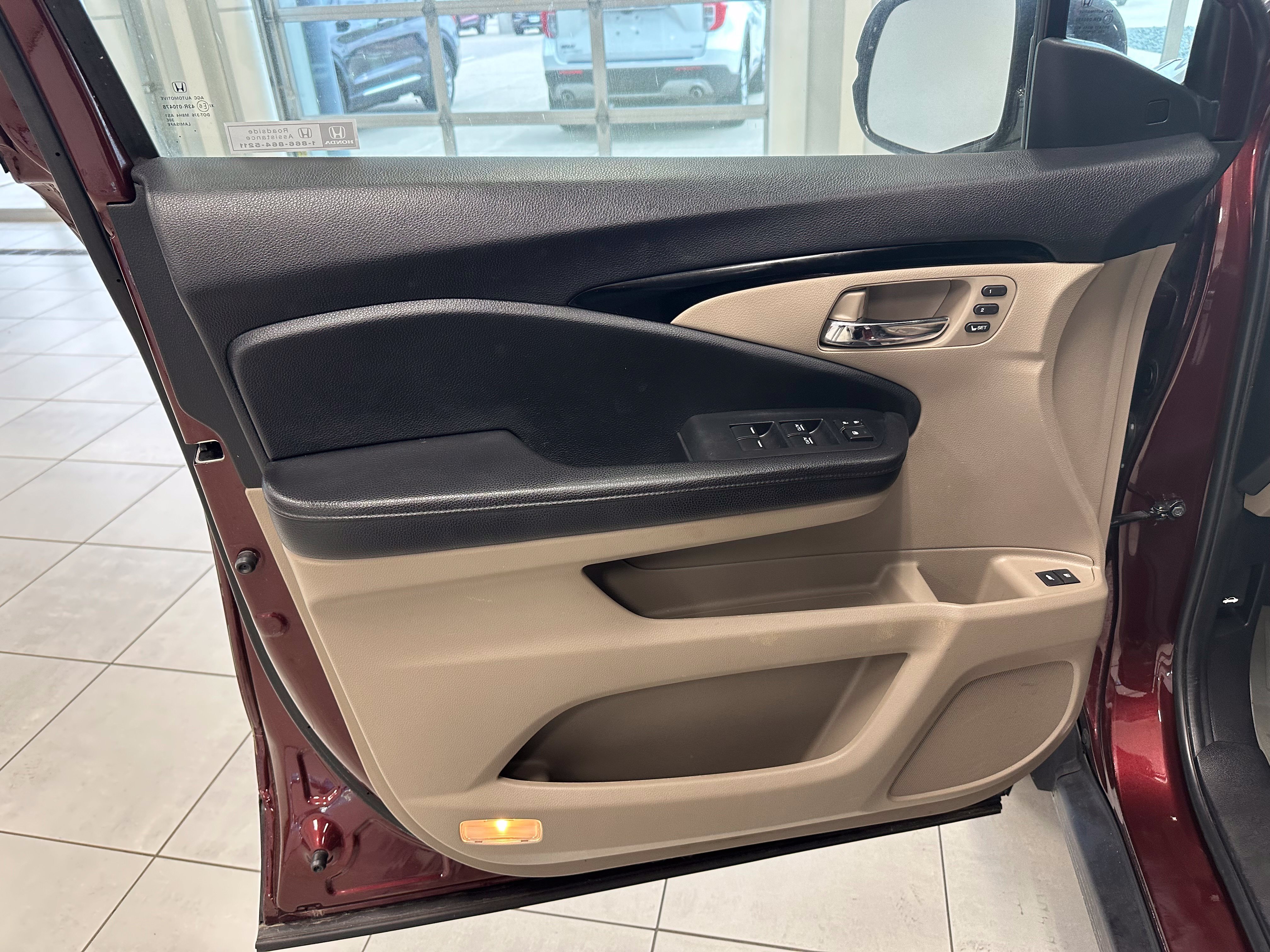Used 2021 Honda Pilot Touring image 11