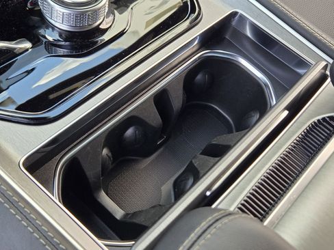 New 2025 Jeep Wagoneer L Series II w/ Premium Group I image 18