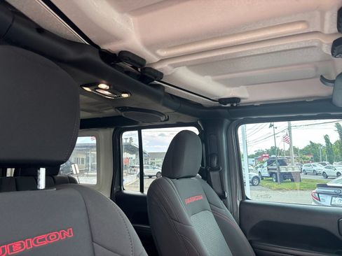 Used 2022 Jeep Wrangler Unlimited Rubicon w/ Dual Top Group AWD/4WD image 18