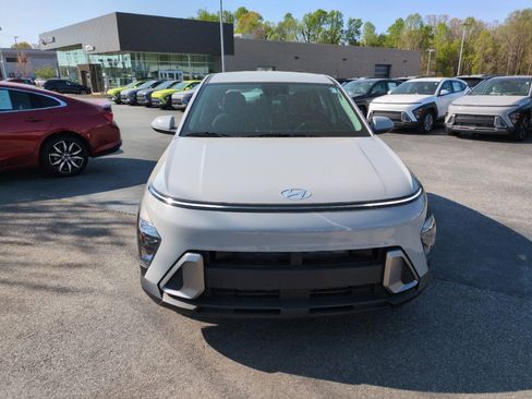 New 2026 Hyundai Kona SE FWD image 2