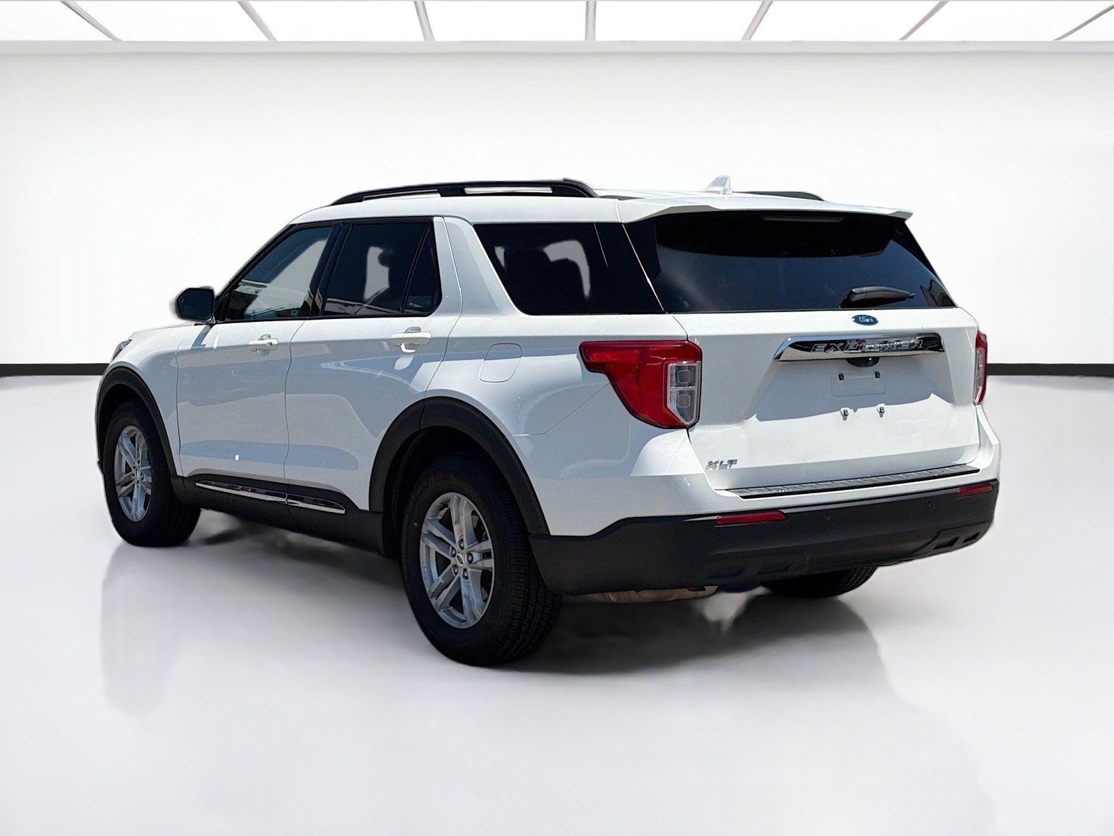 Used 2023 Ford Explorer XLT RWD image 6