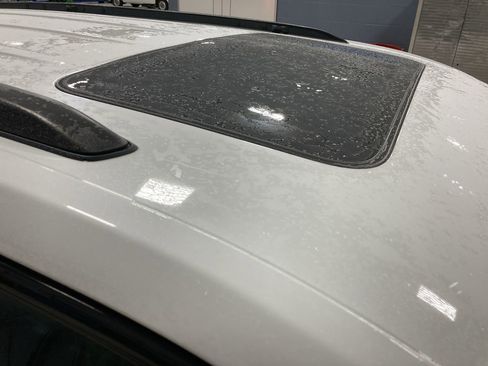 Used 2023 Jeep Grand Cherokee L Laredo image 9