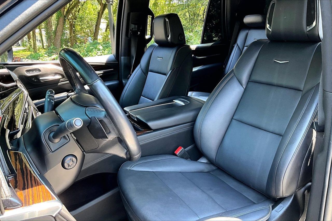 Used 2022 Cadillac Escalade Luxury RWD image 18