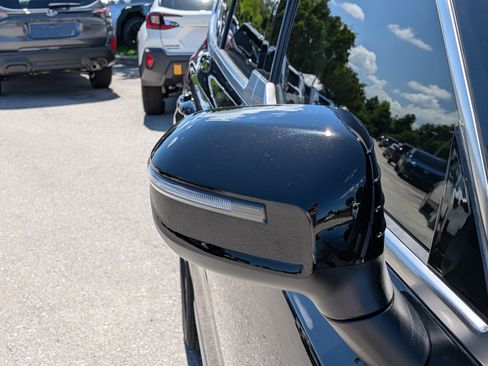 Used 2024 Kia Telluride EX w/ EX Captain's Chair Package FWD image 12