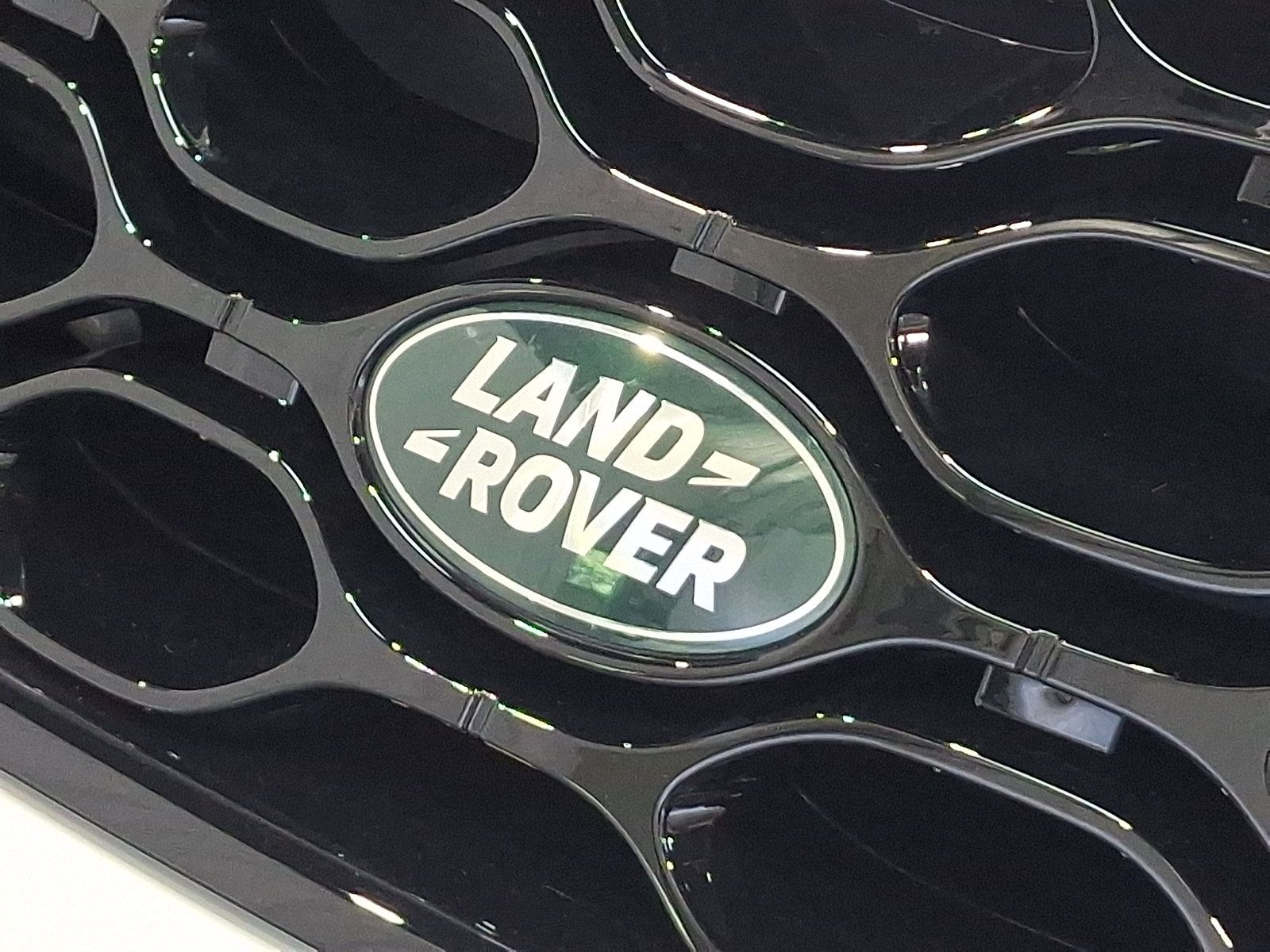 Certified 2025 Land Rover Discovery Sport S AWD/4WD image 33