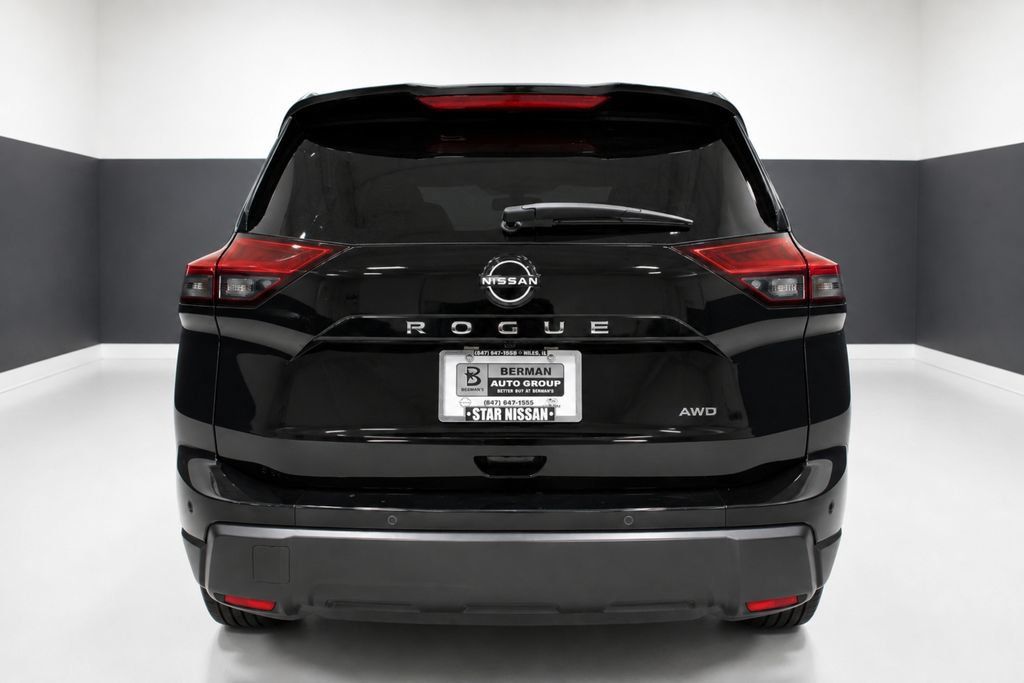 Certified 2026 Nissan Rogue Dark Armor AWD/4WD image 9