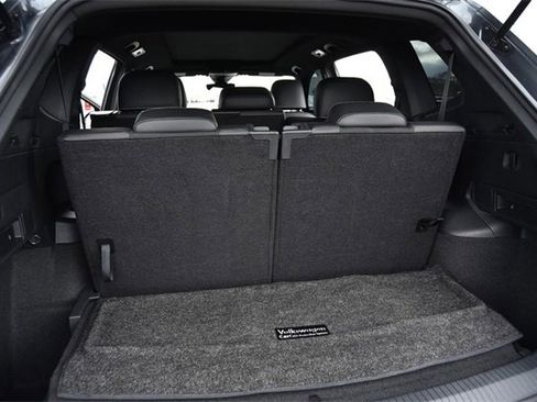 Certified 2023 Volkswagen Tiguan SE R-Line image 25