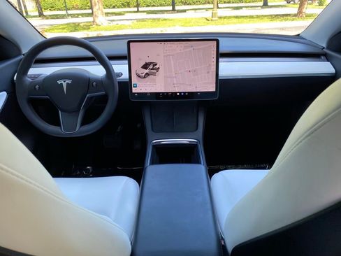 Used 2022 Tesla Model Y Long Range AWD/4WD image 22