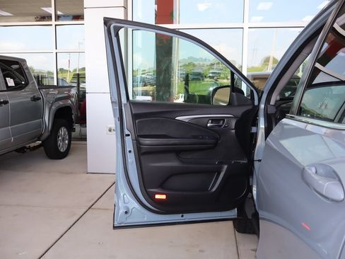 Used 2023 Honda Ridgeline RTL image 12