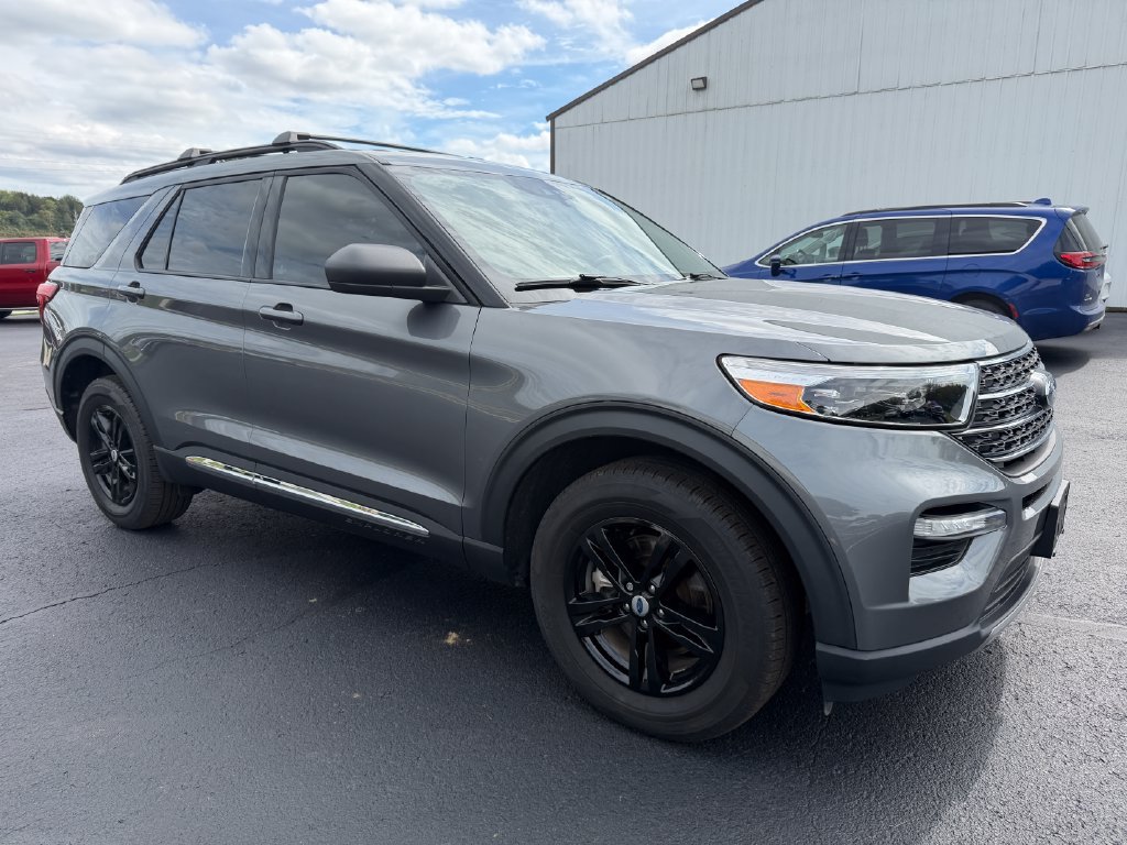 Used 2024 Ford Explorer XLT w/ Equipment Group 202A AWD/4WD image 3