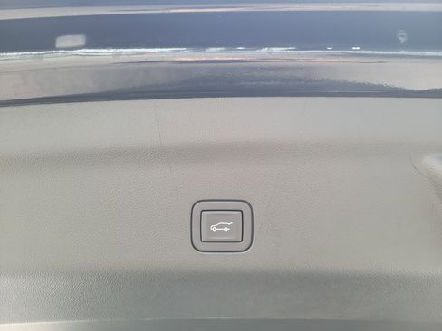 Used 2024 Chevrolet Suburban RST w/ Luxury Package RWD image 17