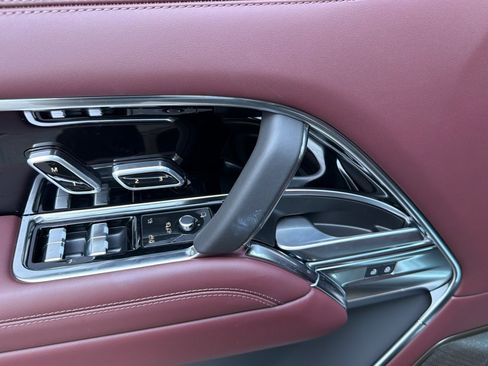 New 2026 Land Rover Range Rover Autobiography AWD/4WD image 13