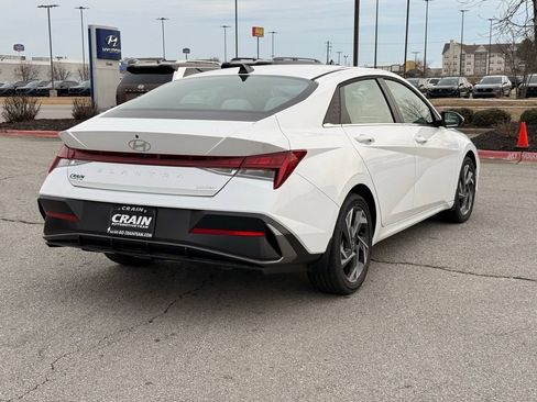 New 2025 Hyundai Elantra Limited FWD image 7