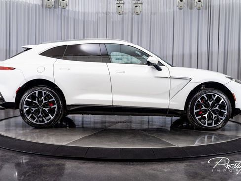 Used 2021 Aston Martin DBX image 20