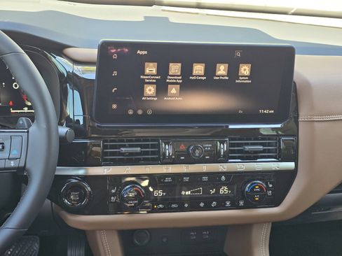 New 2026 Nissan Pathfinder Platinum AWD/4WD image 16
