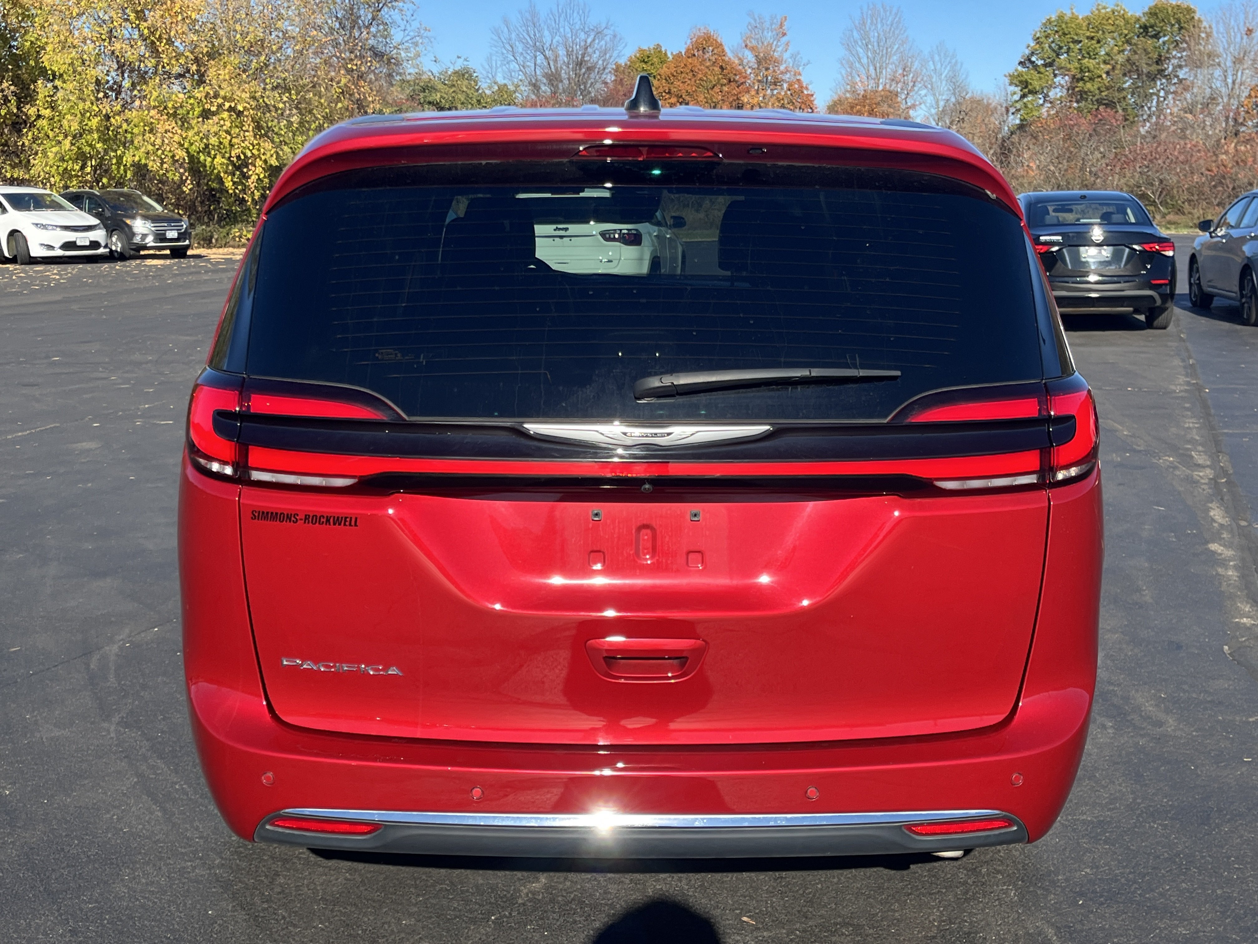 Used 2025 Chrysler Pacifica Select FWD image 6