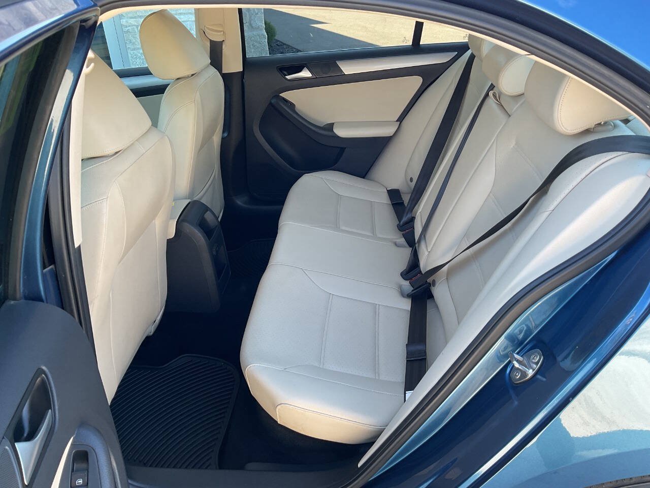 Used 2017 Volkswagen Jetta SE FWD image 30