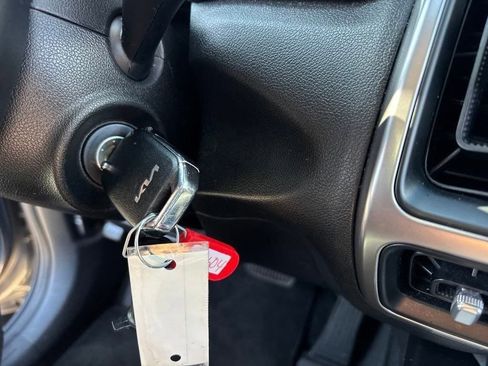 Used 2022 Kia Sorento LX image 18