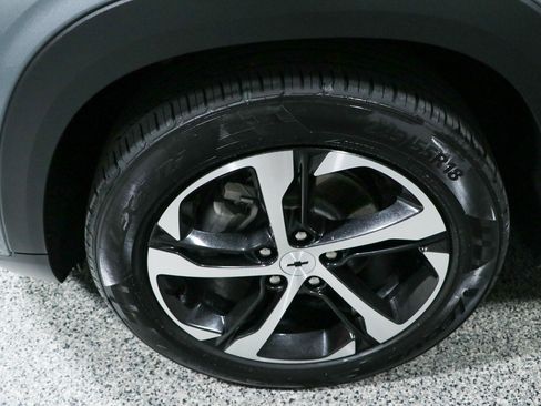 Used 2024 Chevrolet Trax RS w/ Sunroof Package FWD image 11
