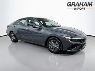 Used 2024 Hyundai Elantra SEL FWD video 1