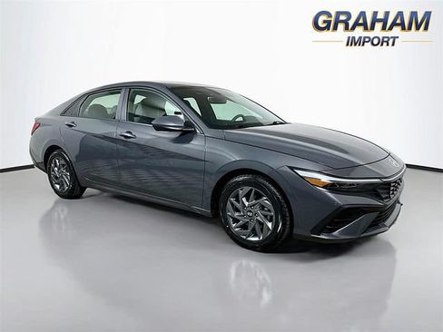 Used 2024 Hyundai Elantra SEL FWD image 1