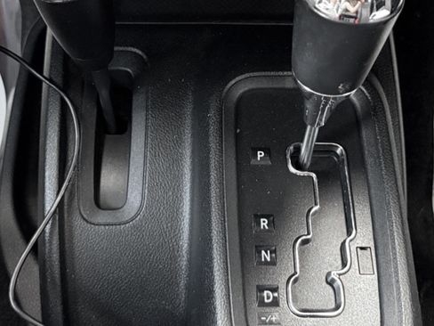 Used 2018 Jeep Wrangler Unlimited Sahara w/ Connectivity Group AWD/4WD image 20