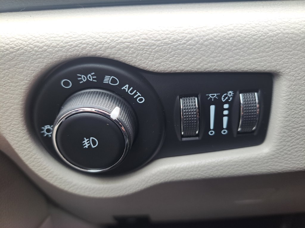 Used 2021 Chrysler Pacifica Touring-L FWD image 20