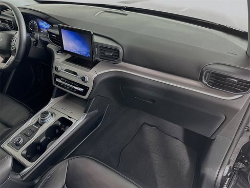 Used 2024 Ford Explorer XLT w/ Equipment Group 202A image 28