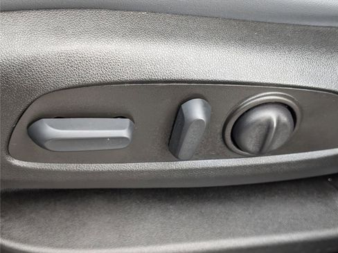 Used 2022 Buick Enclave Essence image 22