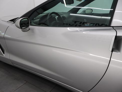 Used 2005 Chevrolet Corvette Coupe w/ Preferred Equipment Group RWD image 24